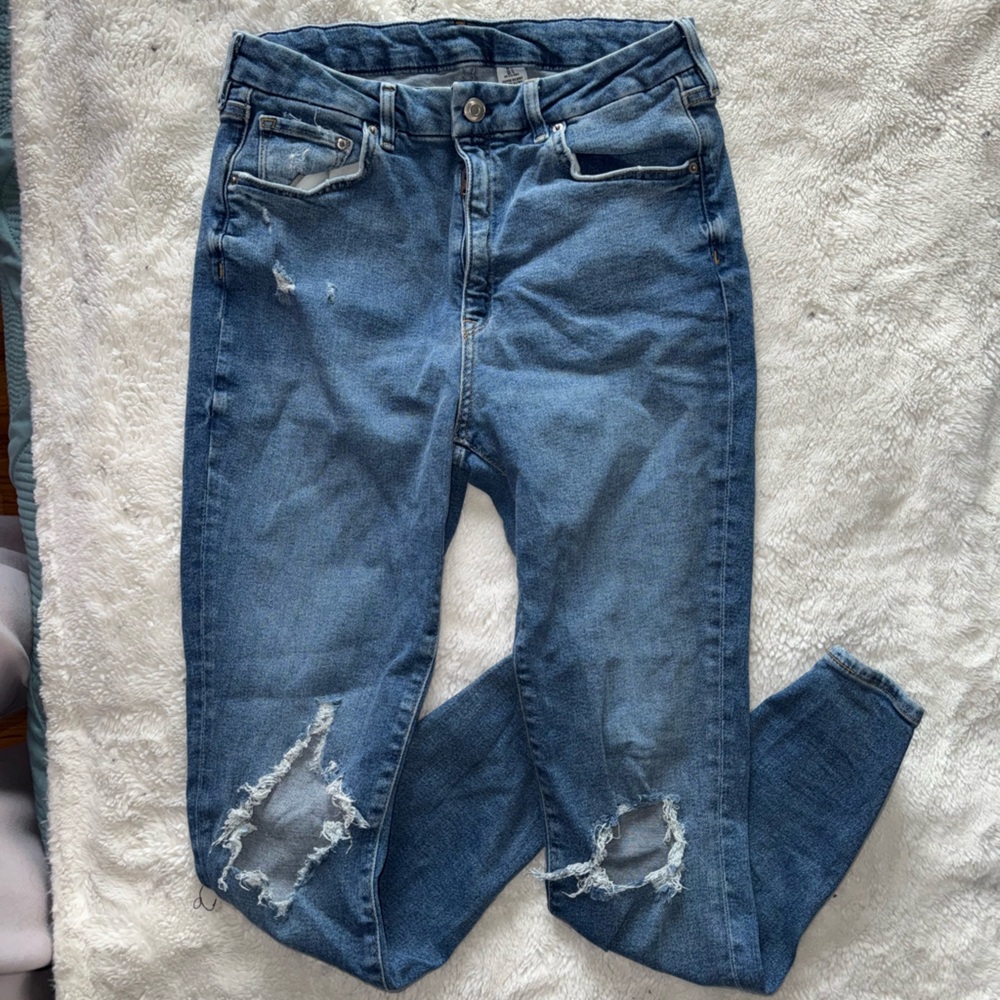 Stylish Blue Distressed Women’s Jeans
